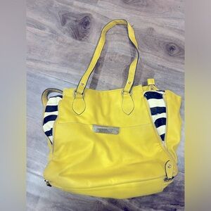 Vintage Ellen Tracy purse 🐝